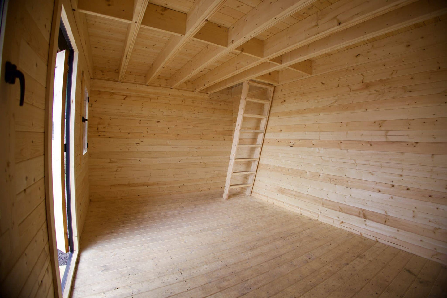 Sprucewood Lodge- Free Shipping!!!